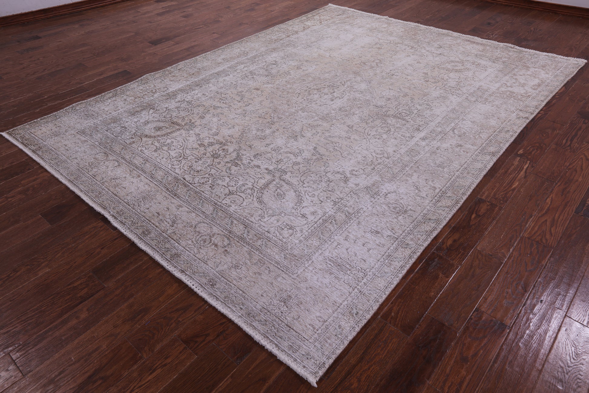 Ivory Persian Vintage White Wash Hand Knotted Wool Rug - 7' 10" X 10' 10" - Golden Nile