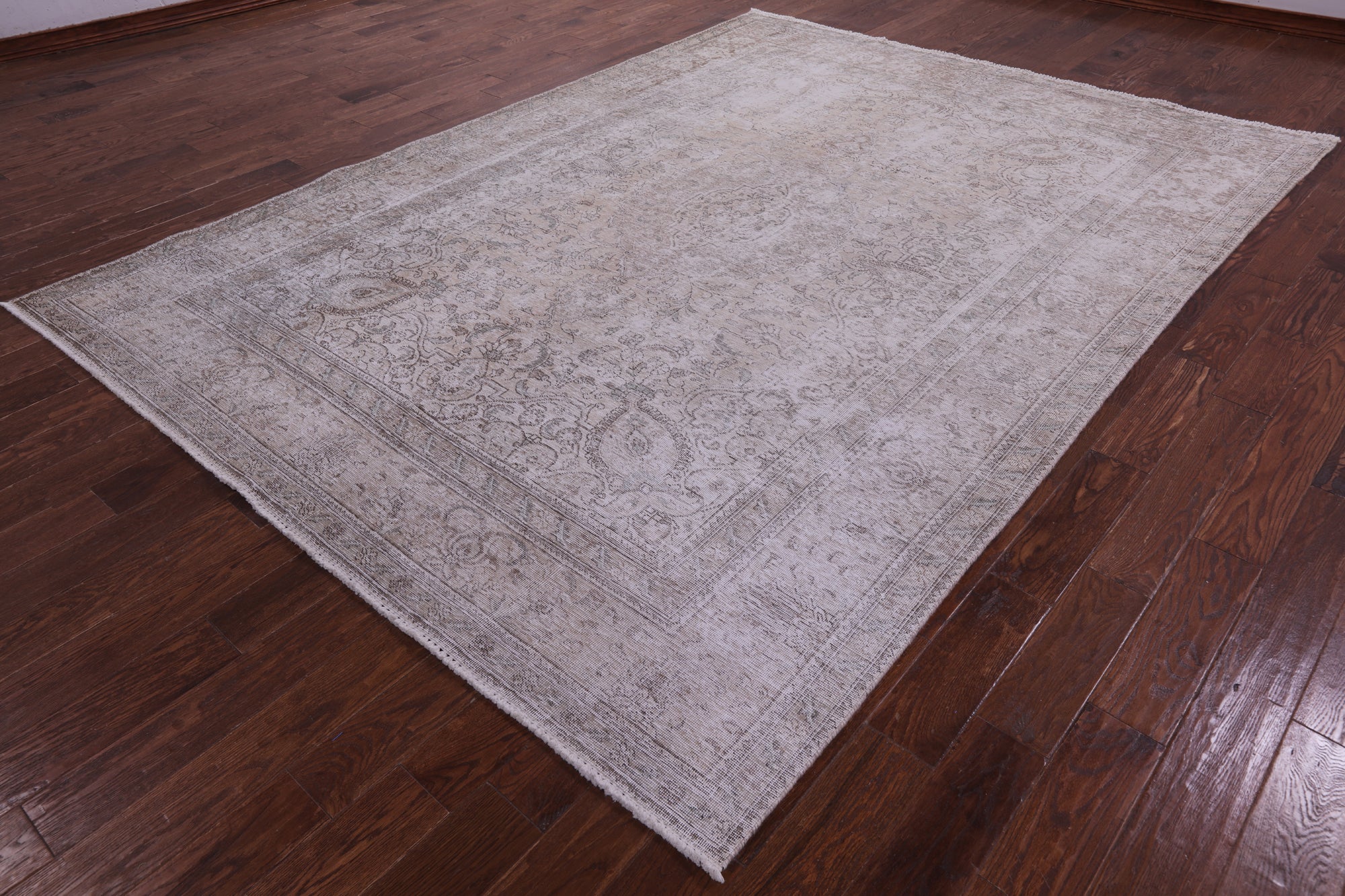 Ivory Persian Vintage White Wash Hand Knotted Wool Rug - 7' 10" X 10' 10" - Golden Nile