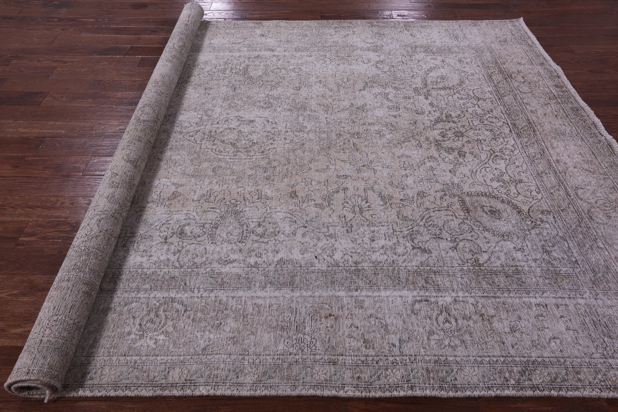 Ivory Persian Vintage White Wash Hand Knotted Wool Rug - 7' 10" X 10' 10" - Golden Nile