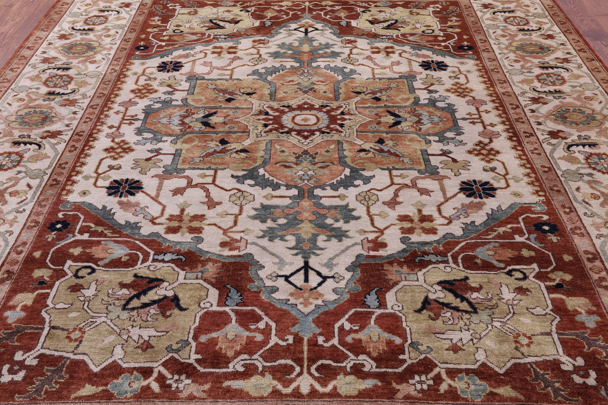 Ivory Heriz Serapi Hand Knotted Wool Rug - 8' 11" X 11' 7" - Golden Nile