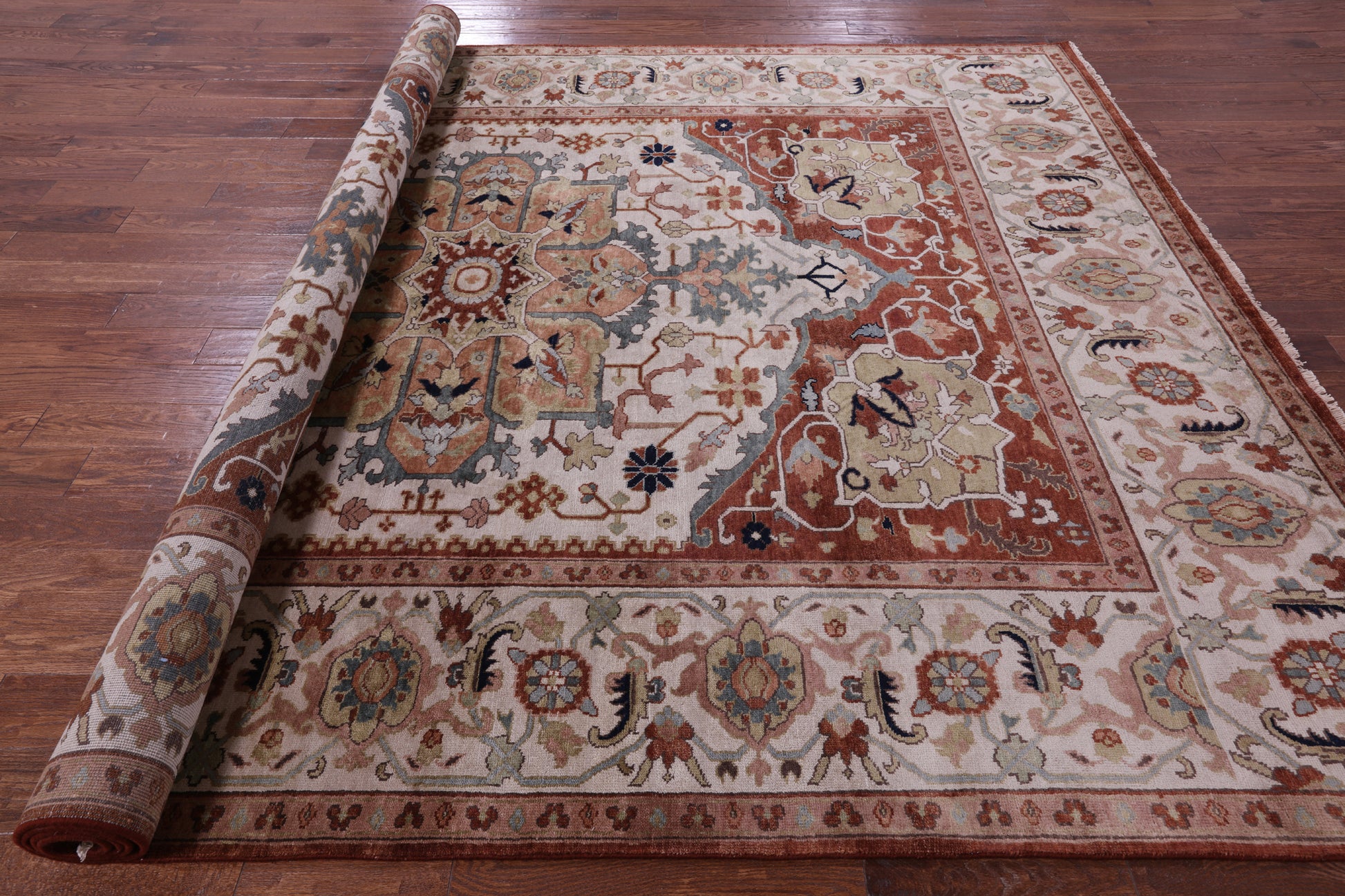 Ivory Heriz Serapi Hand Knotted Wool Rug - 8' 11" X 11' 7" - Golden Nile