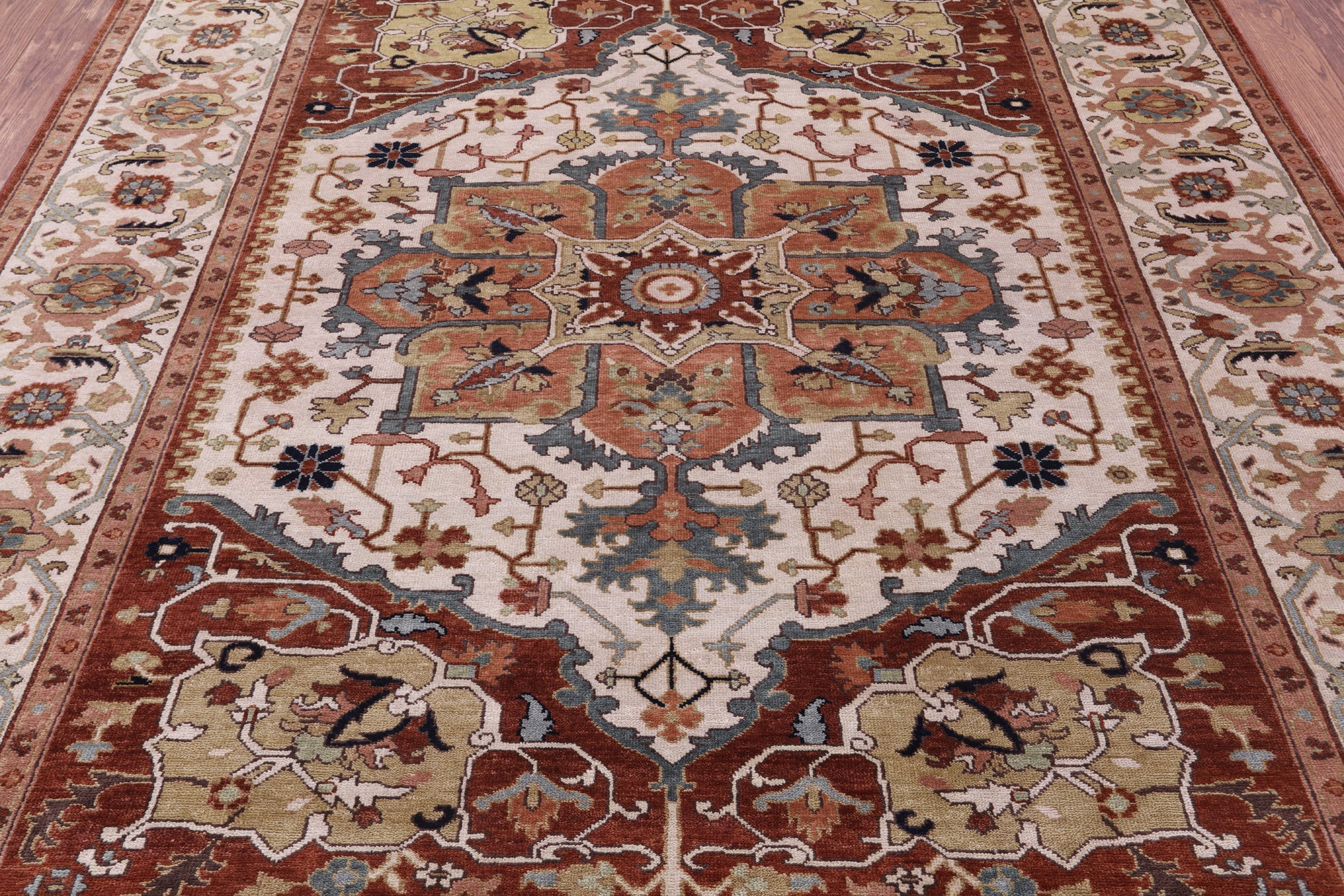 Ivory Heriz Serapi Hand Knotted Wool Rug - 7' 11" X 9' 11" - Golden Nile