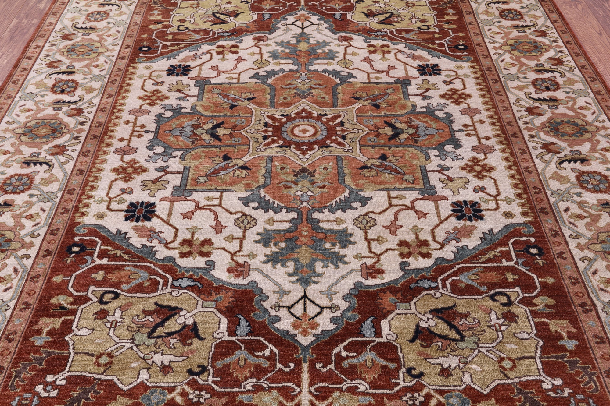 Ivory Heriz Serapi Hand Knotted Wool Rug - 7' 11" X 9' 11" - Golden Nile