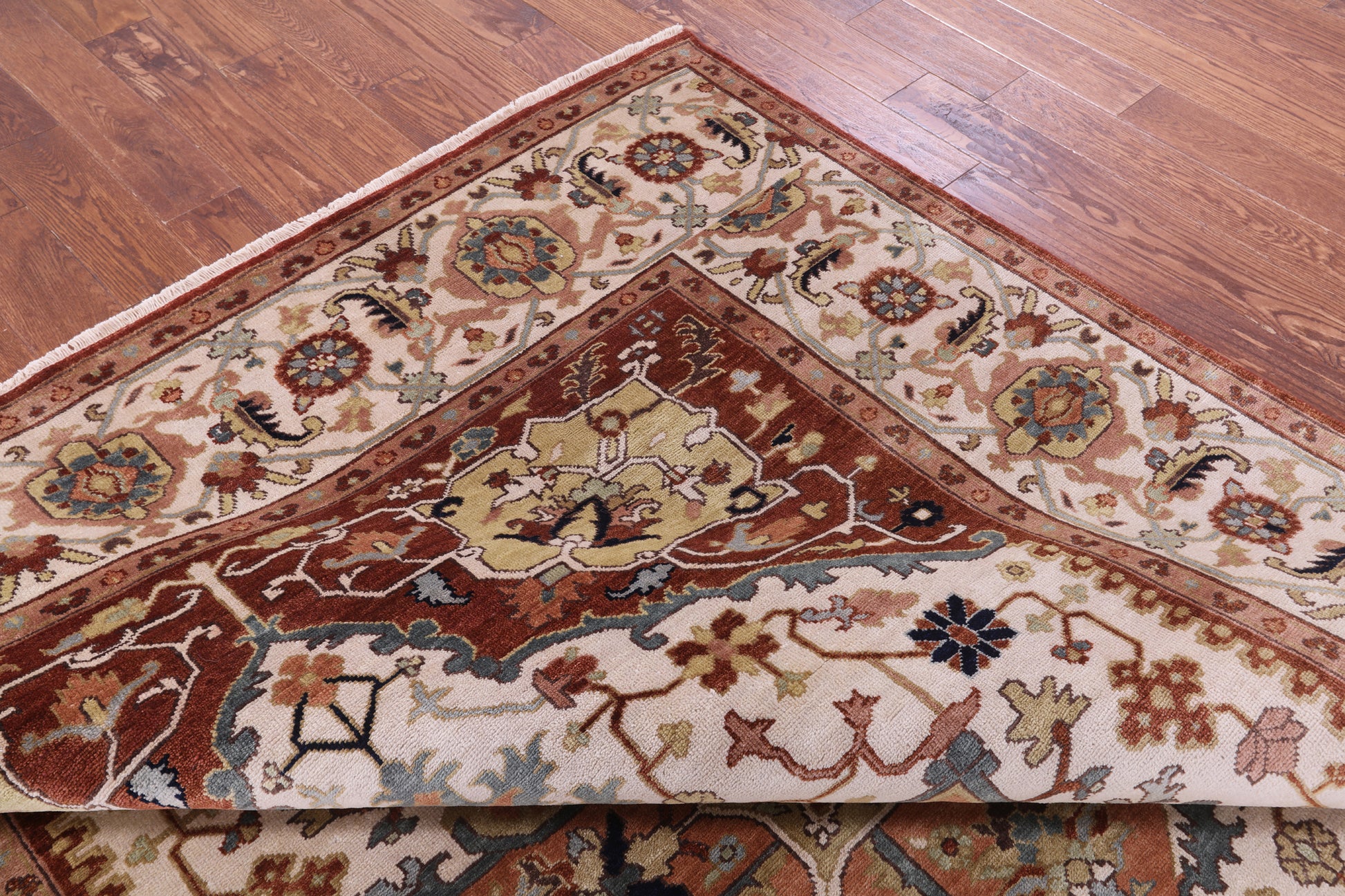 Ivory Heriz Serapi Hand Knotted Wool Rug - 7' 11" X 9' 11" - Golden Nile