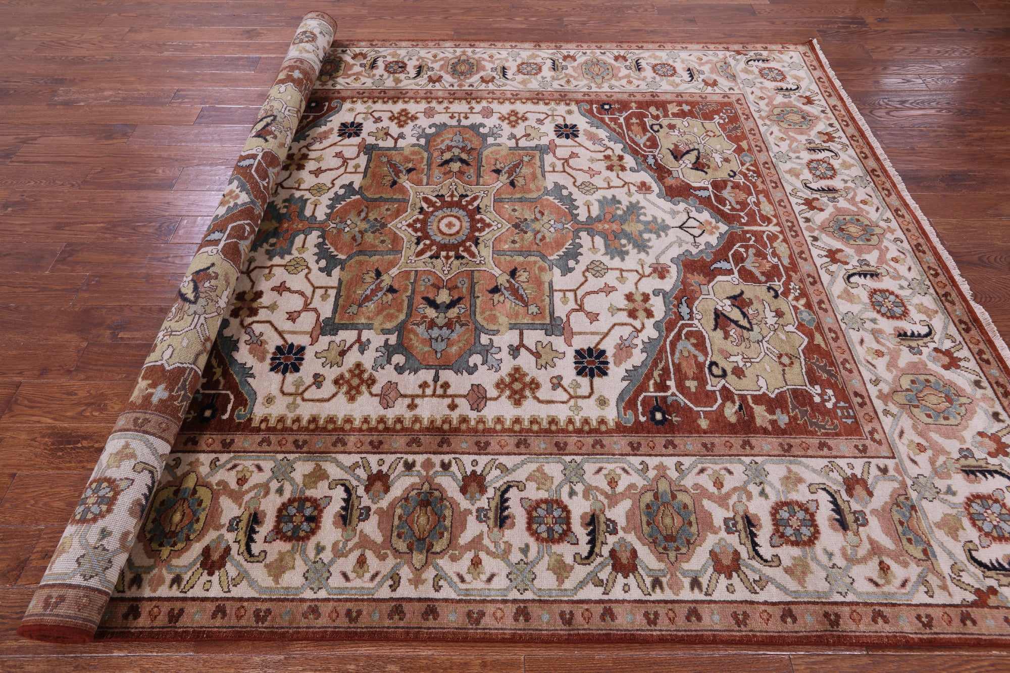 Ivory Heriz Serapi Hand Knotted Wool Rug - 7' 11" X 9' 11" - Golden Nile