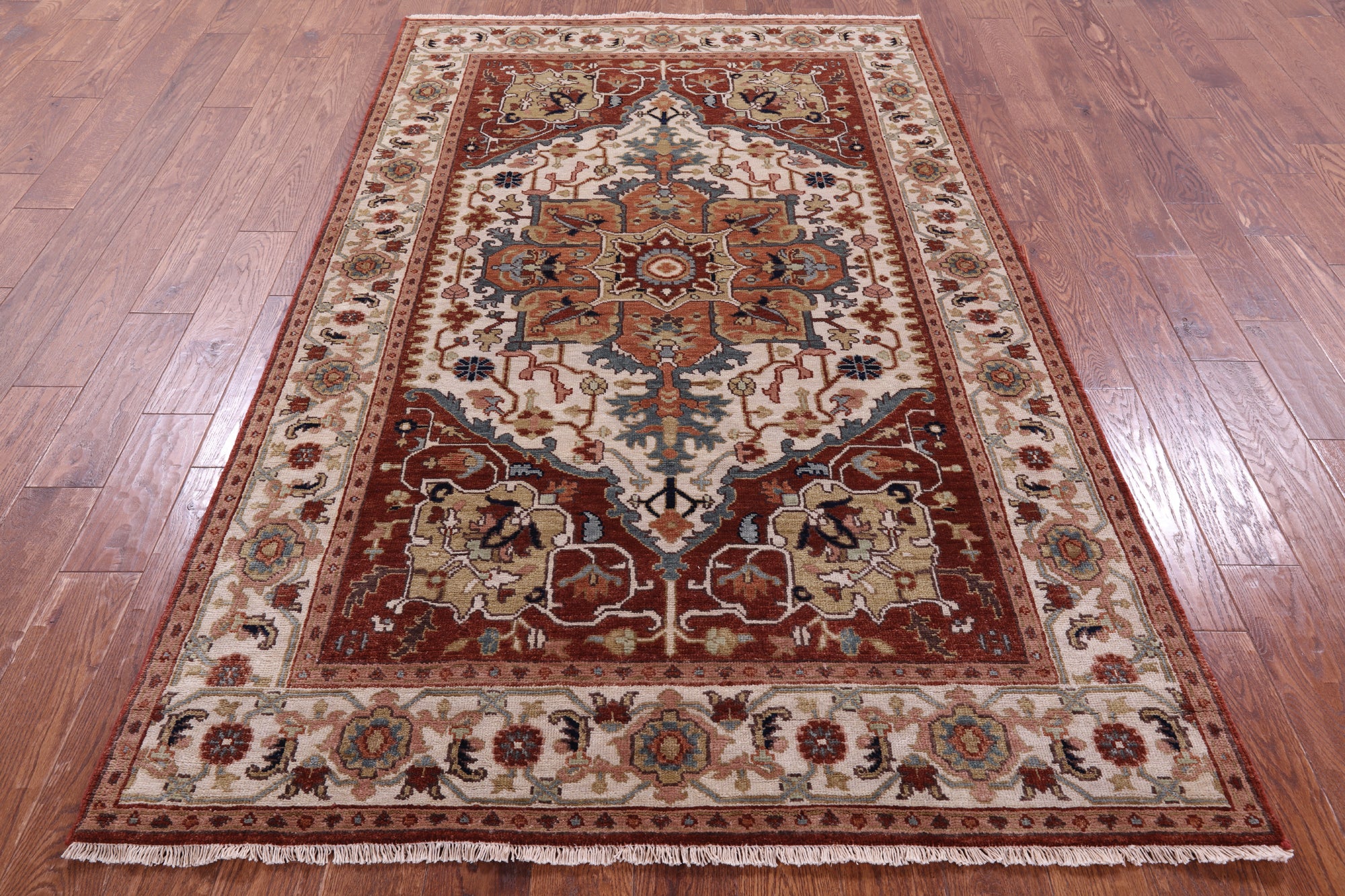 Ivory Heriz Serapi Hand Knotted Wool Rug - 4' 11" X 7' 11" - Golden Nile