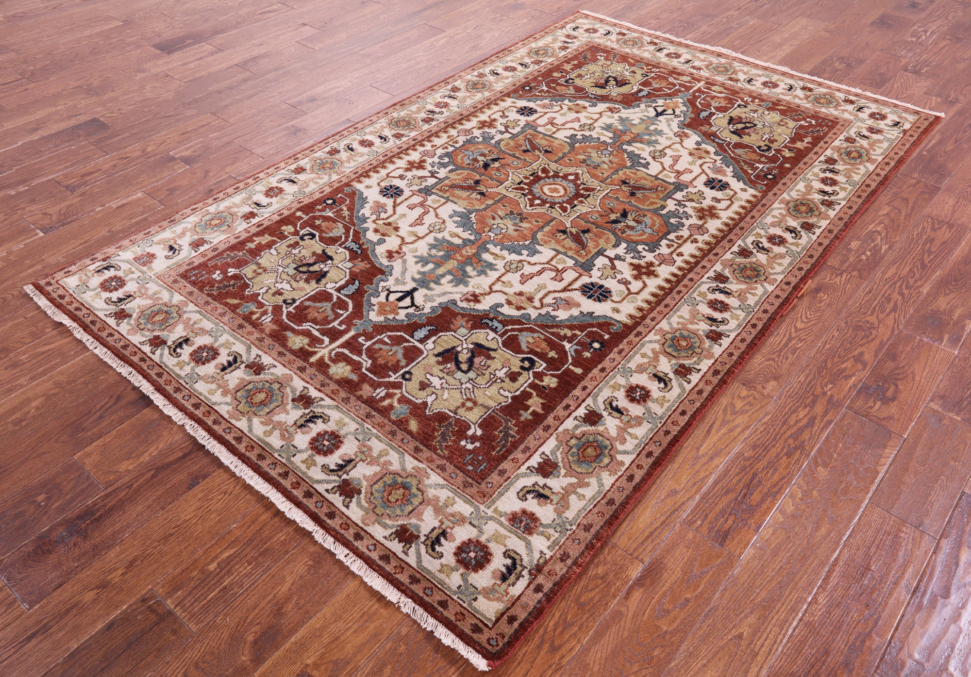 Ivory Heriz Serapi Hand Knotted Wool Rug - 4' 11" X 7' 11" - Golden Nile