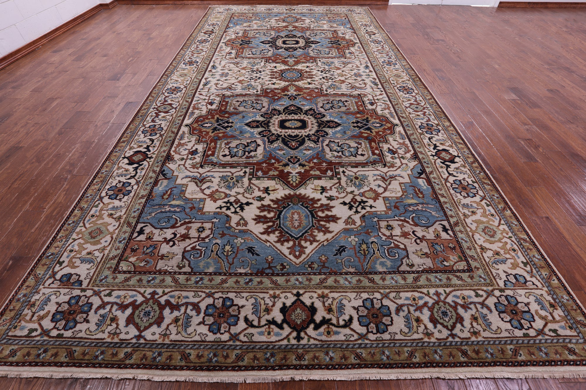 Ivory Heriz Serapi Hand Knotted Wool Rug - 8' 11" X 18' 1" - Golden Nile
