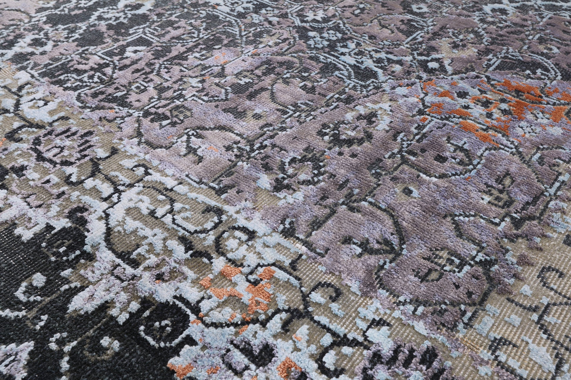 Silk With Oxidized Wool Handmade Area Rug - 5' 5" X 8' 1" - Golden Nile