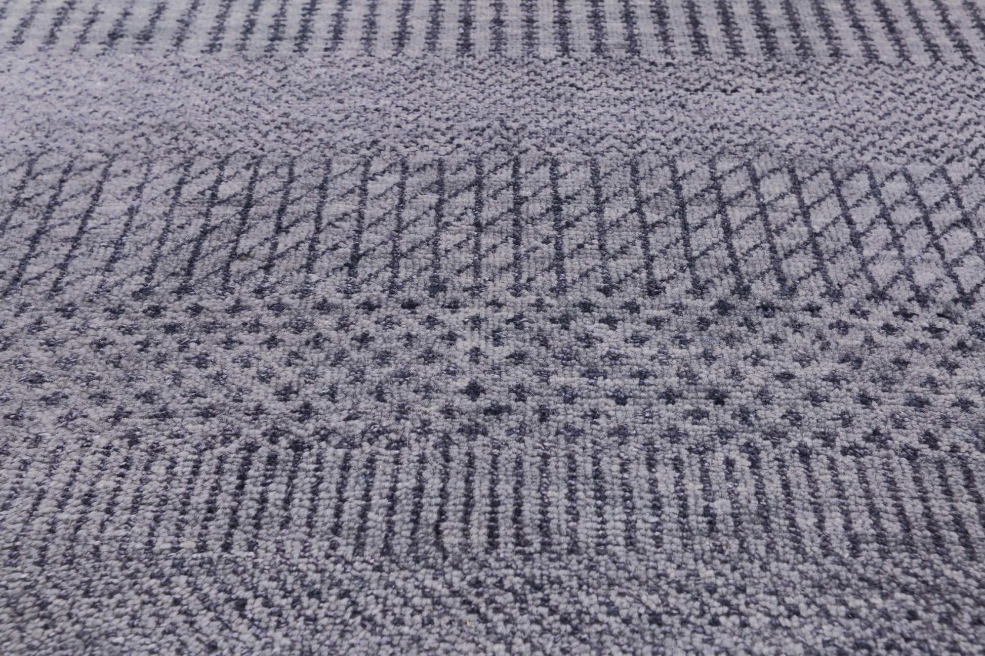 Grey Round Savannah Grass Hand-Knotted Wool & Silk Rug - 5' 9" X 5' 9" - Golden Nile