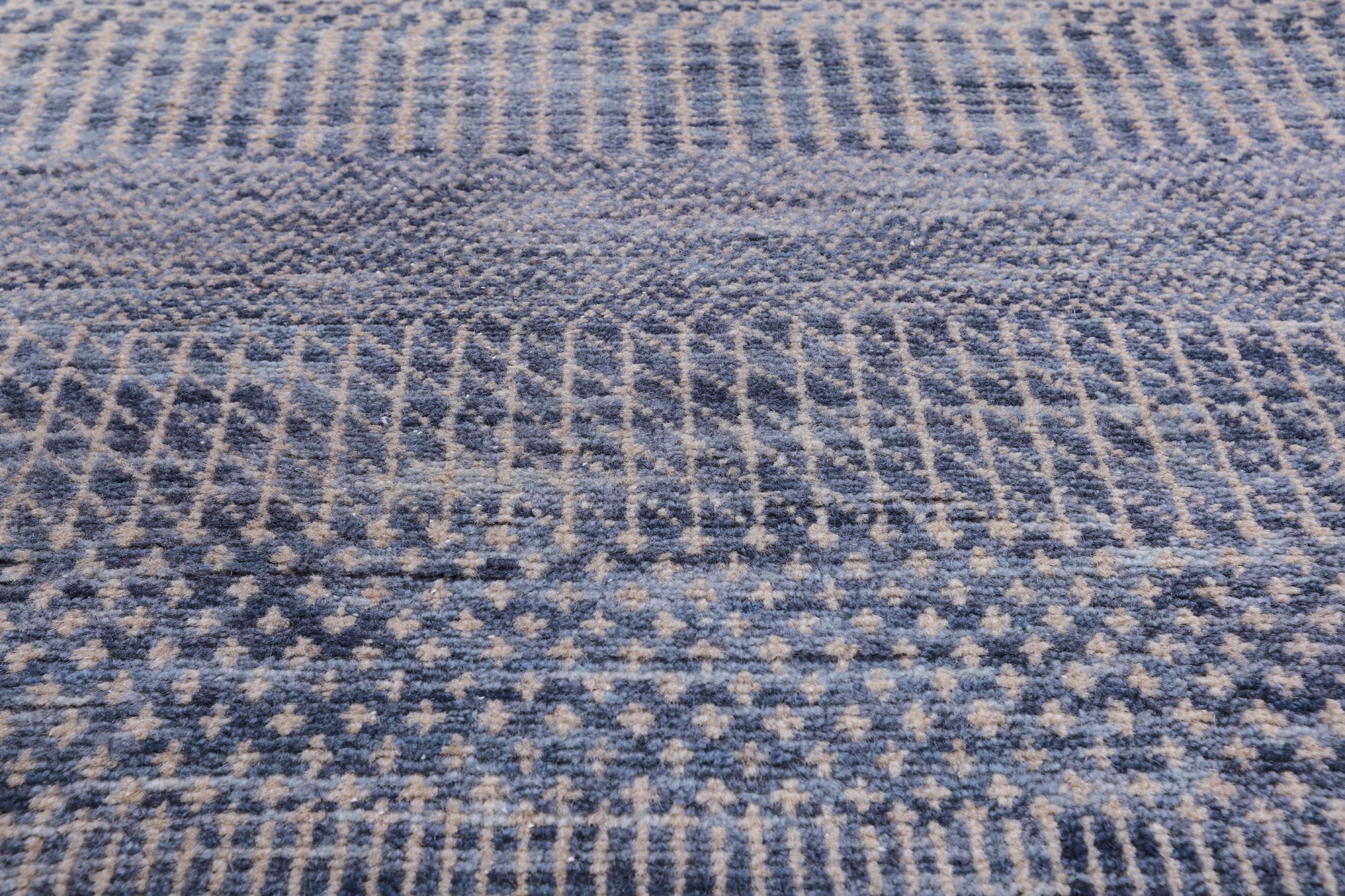 Grey Round Savannah Grass Handmade Wool & Silk Rug - 6' 0" X 6' 0" - Golden Nile