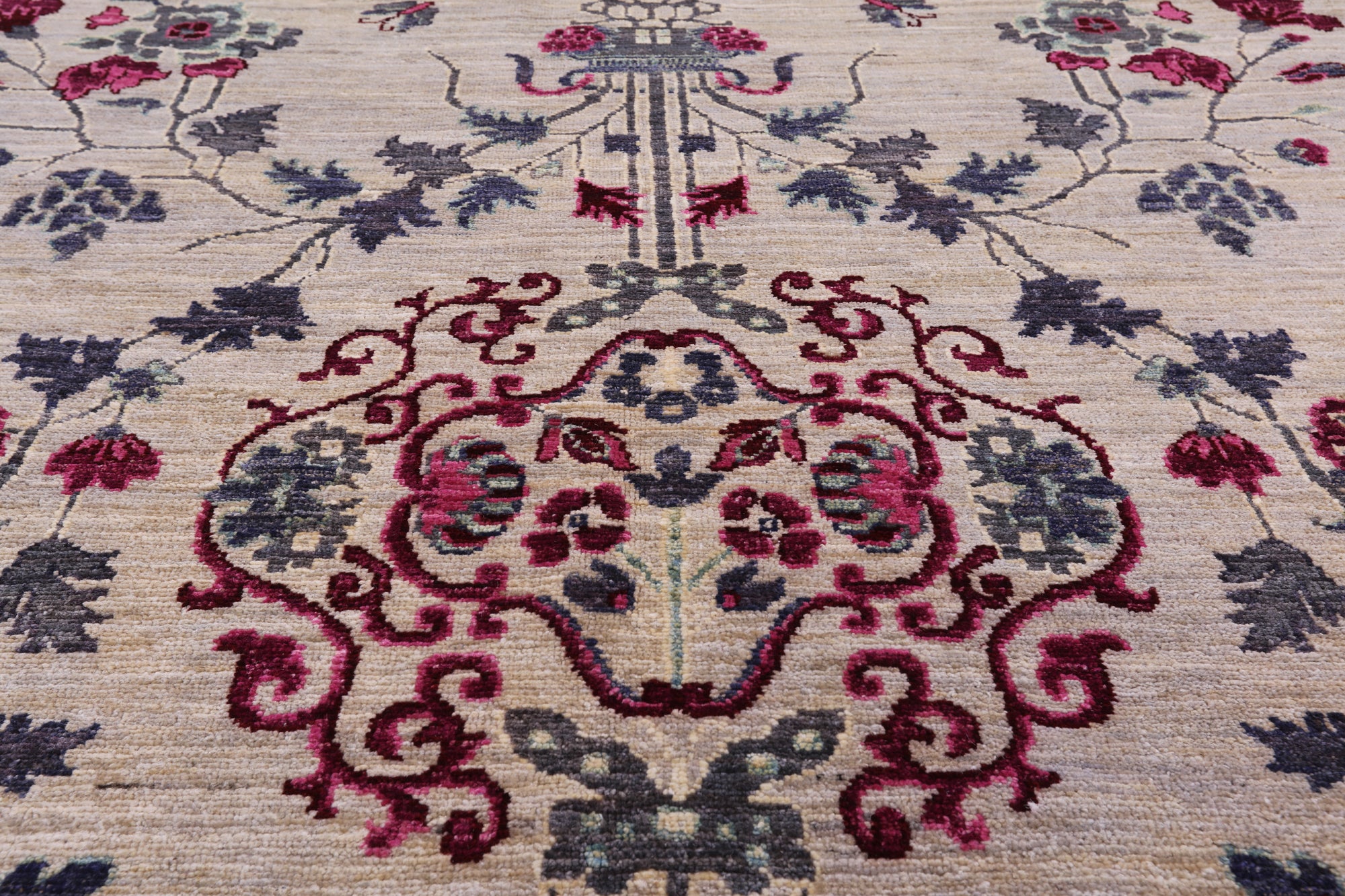 Ivory William Morris Hand Knotted Wool Rug - 7' 10" X 10' 1" - Golden Nile