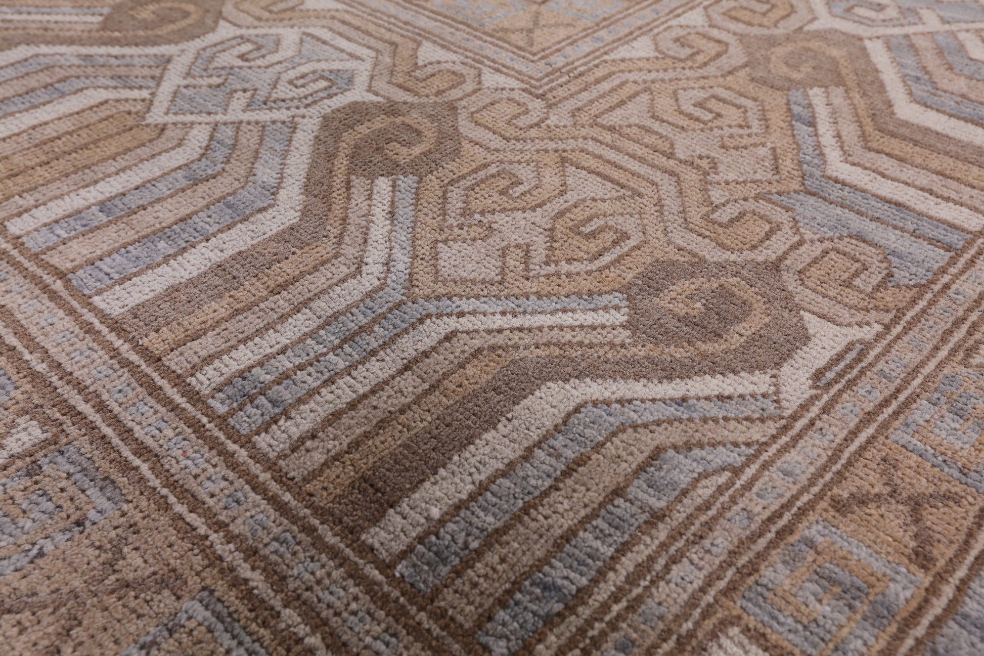 Traditional Hand Knotted Rug - 9' 9" X 13' 7" - Golden Nile