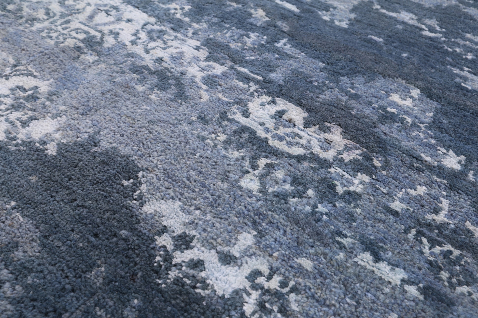 Contemporary Hand Knotted Wool & Silk Rug - 7' 10" X 9' 10" - Golden Nile