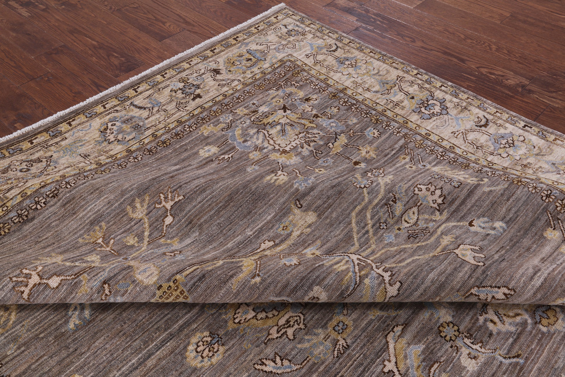 Traditional Hand Knotted Wool Rug - 8' 5" X 9' 10" - Golden Nile