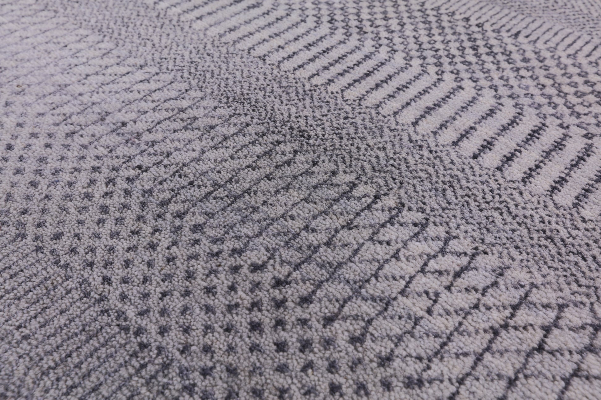 Grey Savannah Grass Hand Knotted Wool & Silk Rug - 8' 1" X 10' 1" - Golden Nile