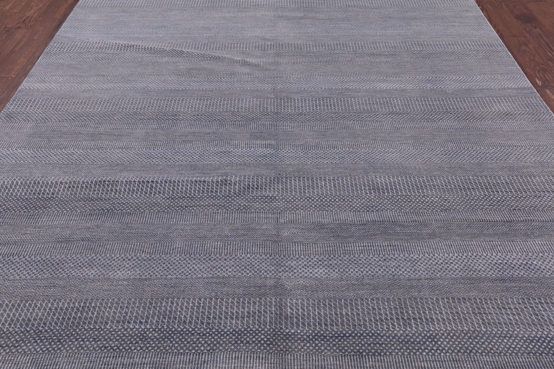 Grey Savannah Grass Handmade Wool & Silk Rug - 8' 2" X 10' 3" - Golden Nile
