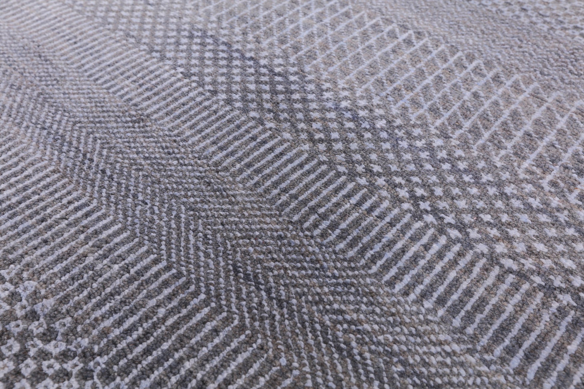 Grey Savannah Grass Handmade Wool & Silk Rug - 8' 2" X 10' 3" - Golden Nile