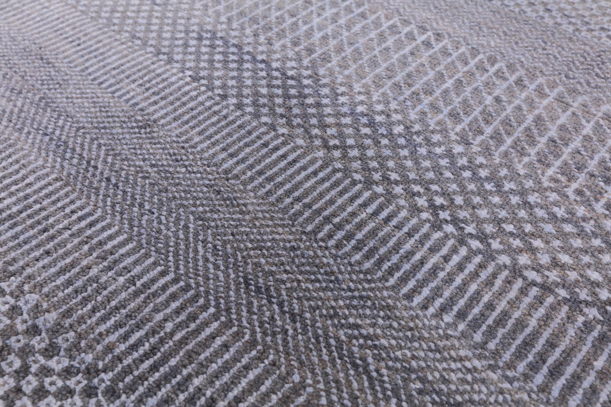 Grey Savannah Grass Handmade Wool & Silk Rug - 8' 2" X 10' 3" - Golden Nile