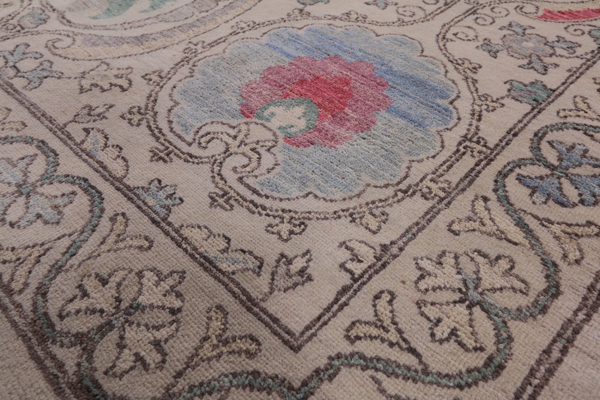 Ivory William Morris Hand Knotted Wool Rug - 9' 1" X 11' 4" - Golden Nile