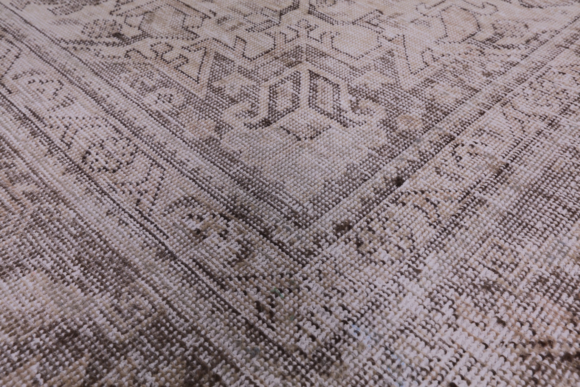 Ivory Persian Vintage White Wash Hand Knotted Wool Rug - 9' 7" X 12' 5" - Golden Nile