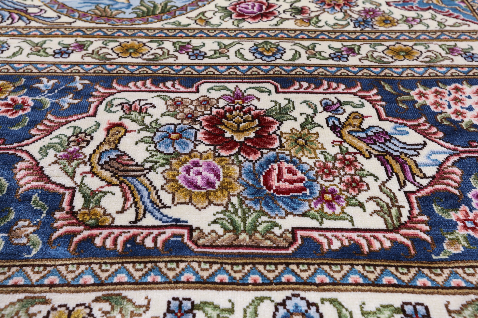 High End Persian Hand Knotted 100 % Silk  Rug - 6' 0" X 9' 0" - Golden Nile
