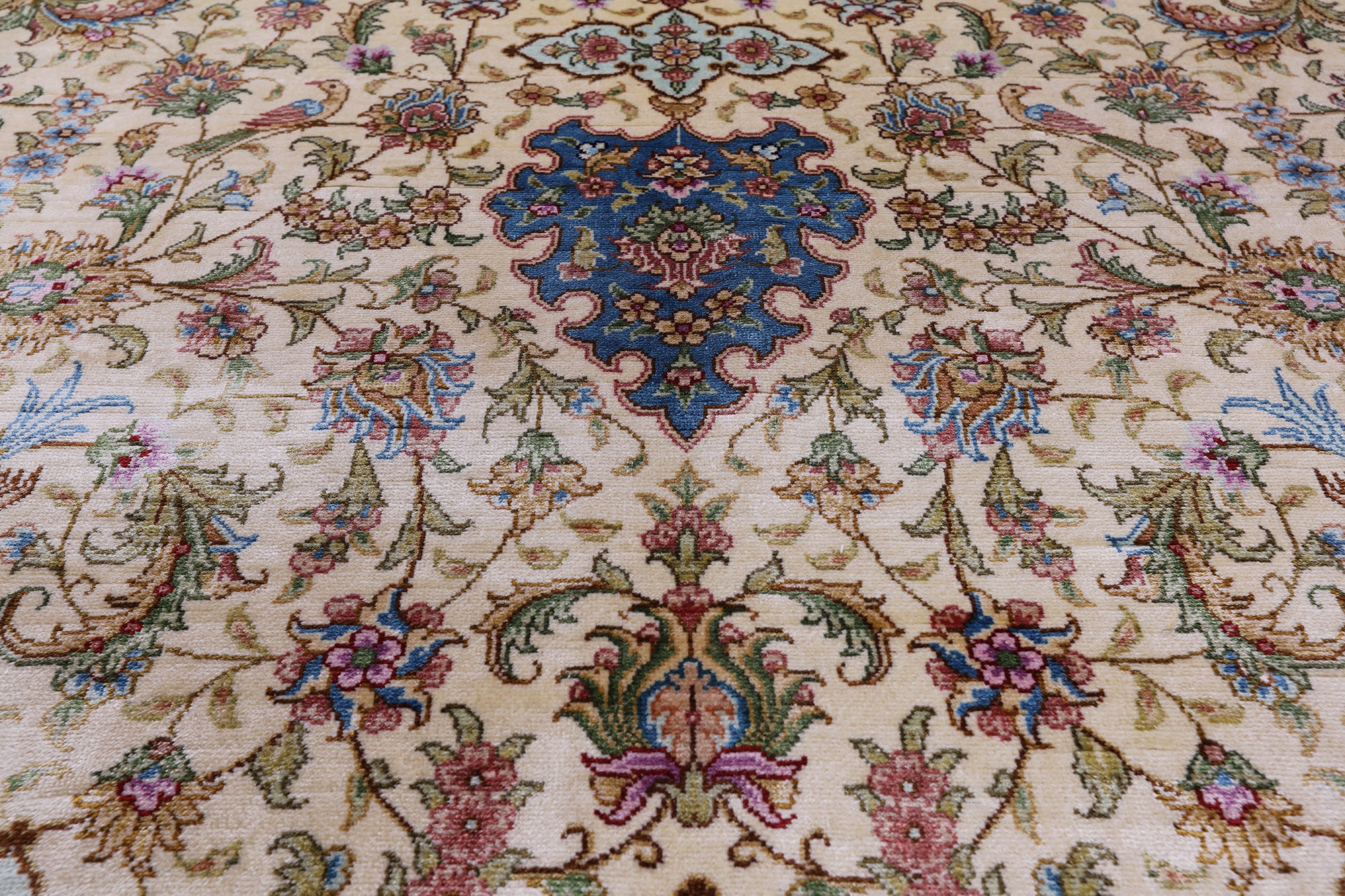 Ivory High End Persian Hand Knotted 100 % Silk  Rug - 6' 0" X 9' 0" - Golden Nile