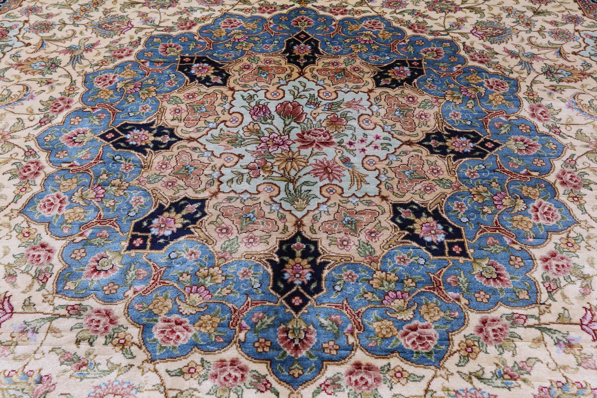 Ivory High End Persian Hand Knotted 100 % Silk  Rug - 6' 0" X 9' 0" - Golden Nile