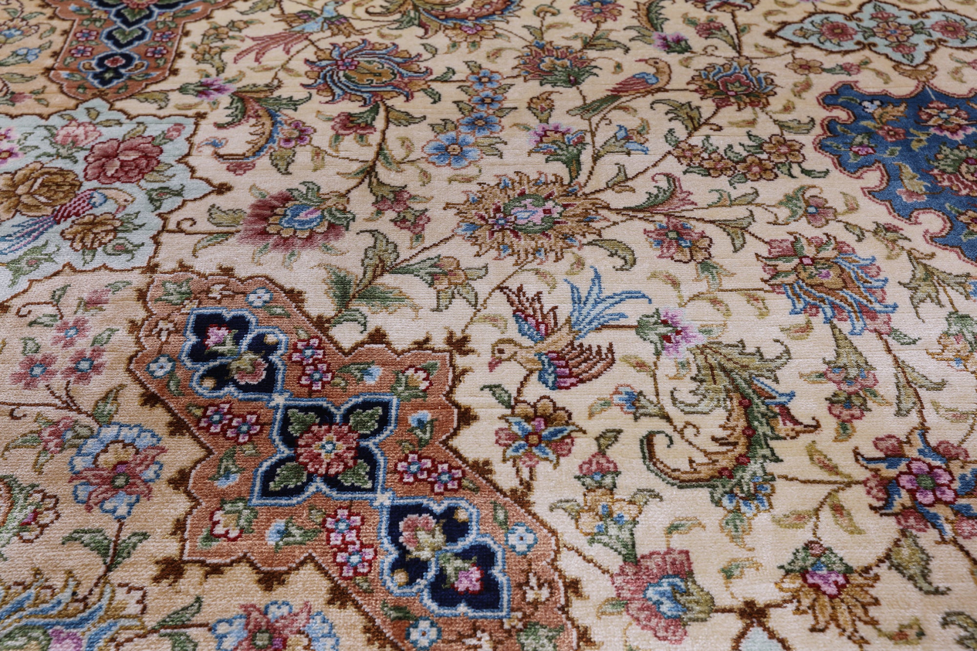 Ivory High End Persian Hand Knotted 100 % Silk  Rug - 6' 0" X 9' 0" - Golden Nile