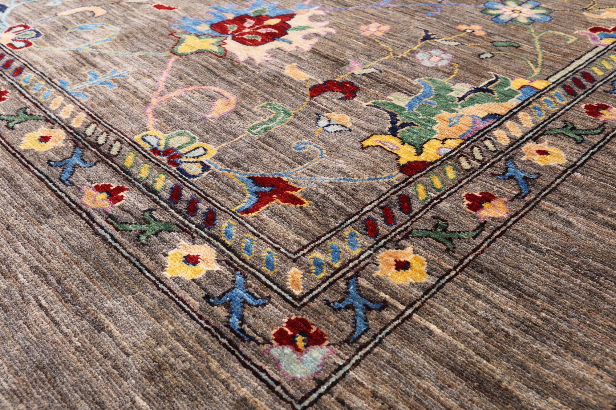 Peshawar Hand Knotted Wool Rug - 8' 0" X 10' 6" - Golden Nile