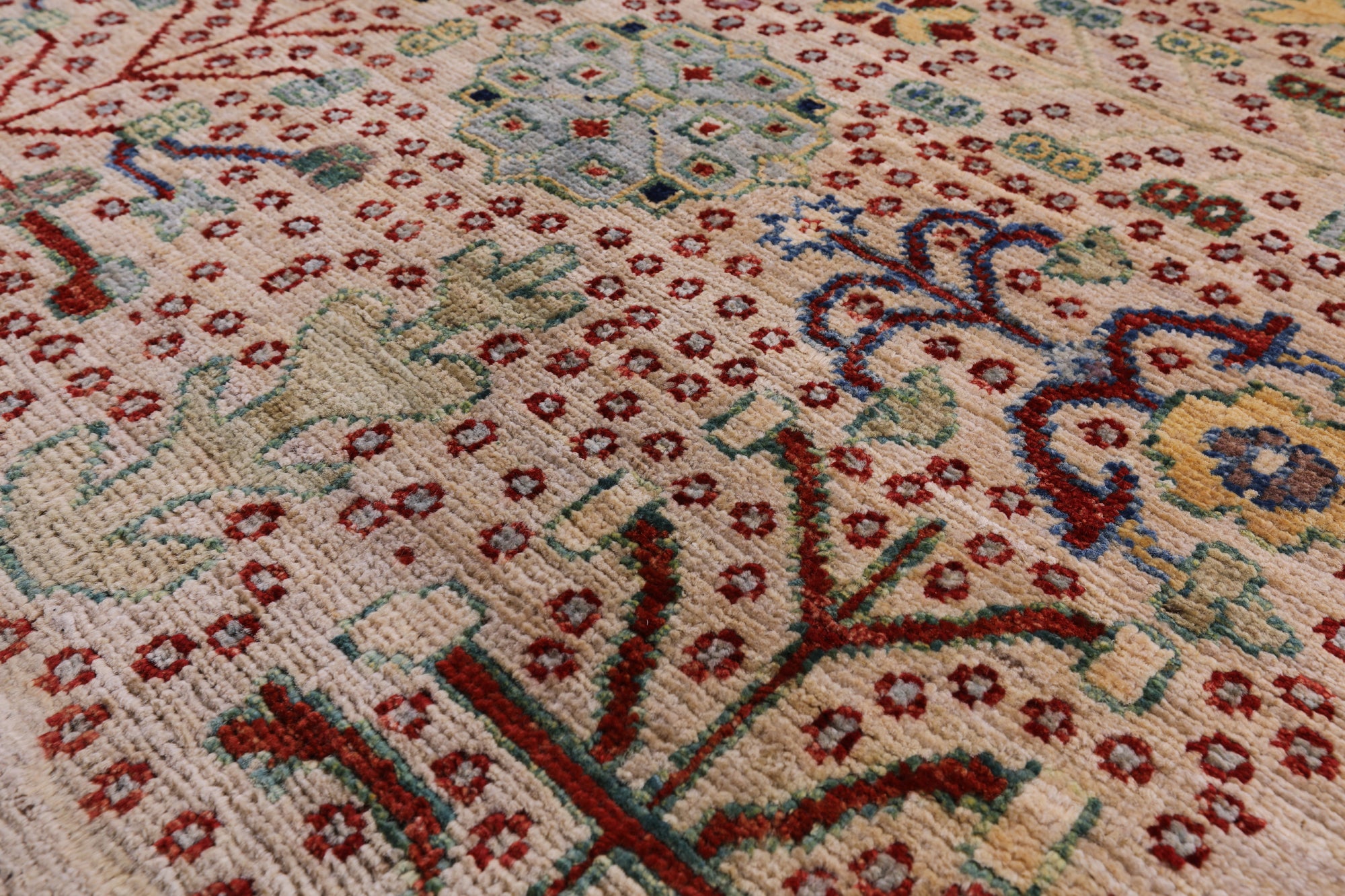 Ivory Turkmen Ersari Hand Knotted Wool Rug - 6' 4" X 8' 10" - Golden Nile