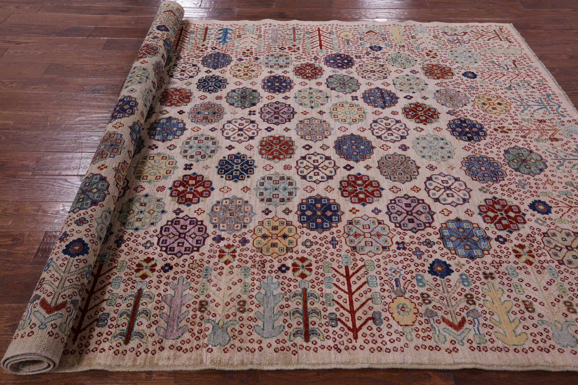 Ivory Turkmen Ersari Hand Knotted Wool Rug - 6' 4" X 8' 10" - Golden Nile