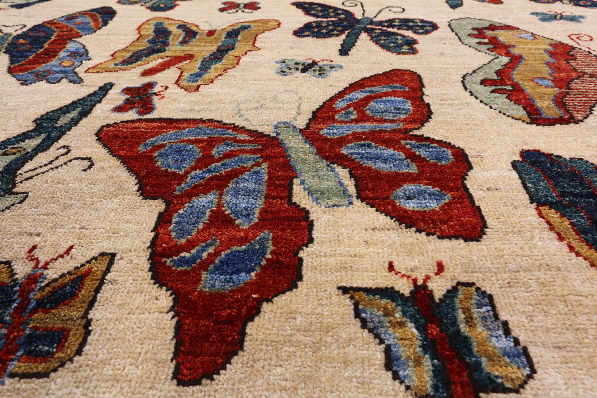 Ivory Butterflies Design Modern Handmade Wool Rug - 5' 7" X 8' 5" - Golden Nile