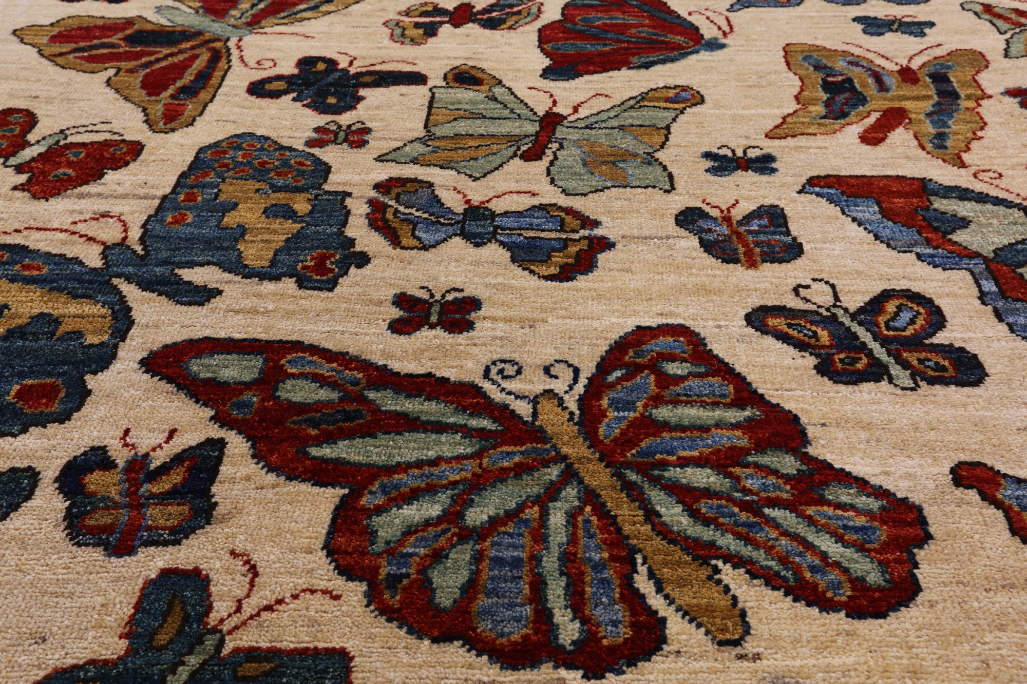 Ivory Butterflies Design Modern Handmade Wool Rug - 5' 7" X 8' 5" - Golden Nile