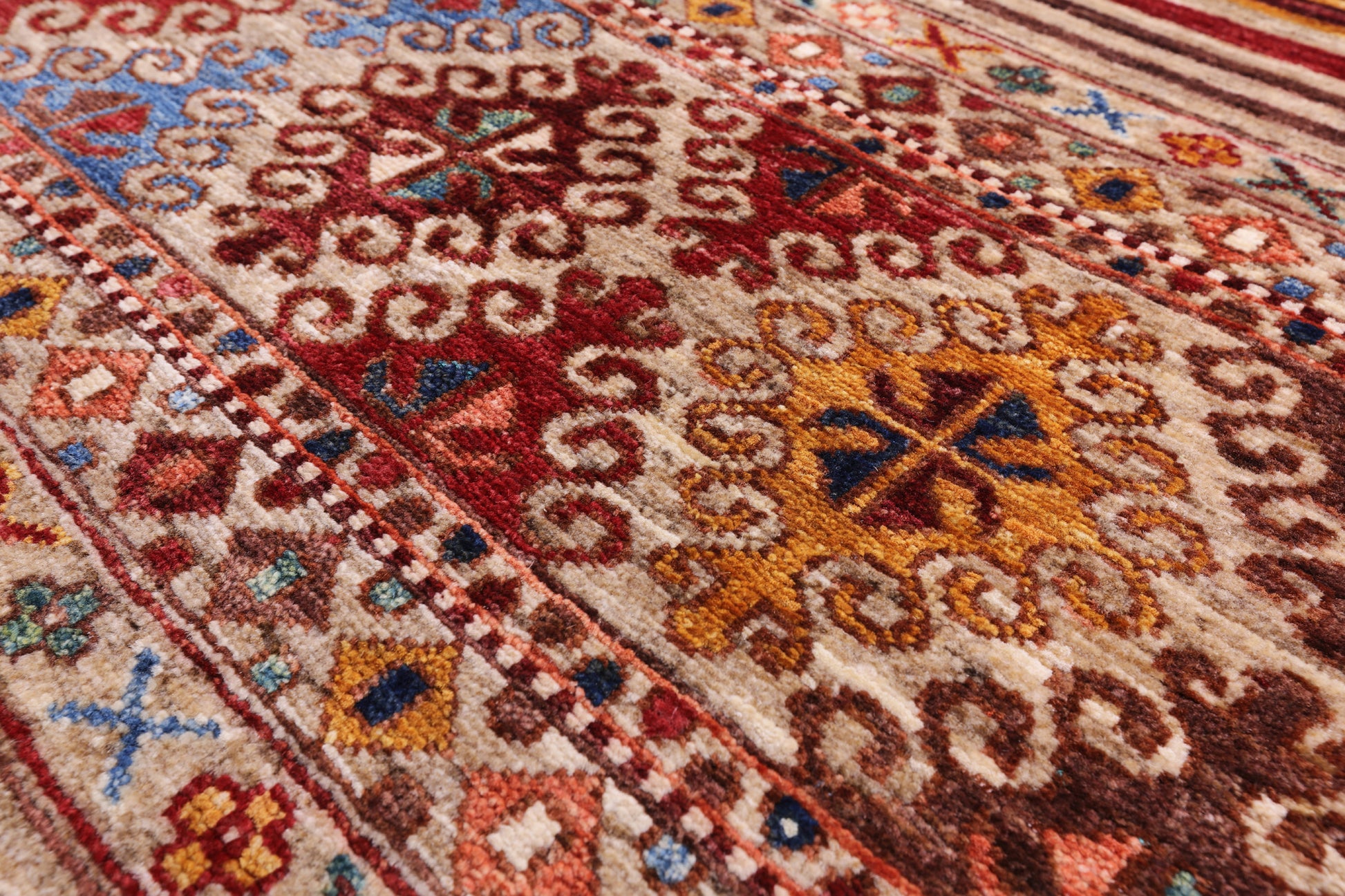 Khorjin Persian Gabbeh Handmade Wool Rug - 4' 0" X 6' 0" - Golden Nile