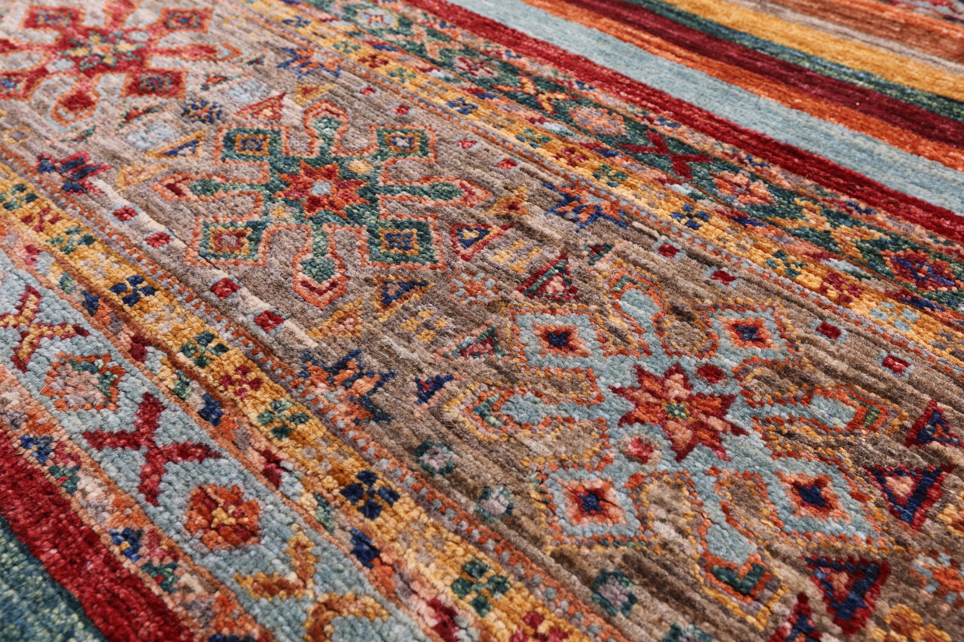 Khorjin Persian Gabbeh Hand Knotted Wool Rug - 4' 0" X 6' 3" - Golden Nile