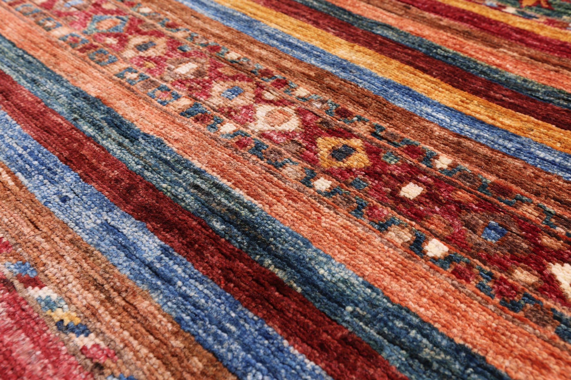 Khorjin Persian Gabbeh Hand Knotted Wool Rug - 3' 5" X 5' 0" - Golden Nile
