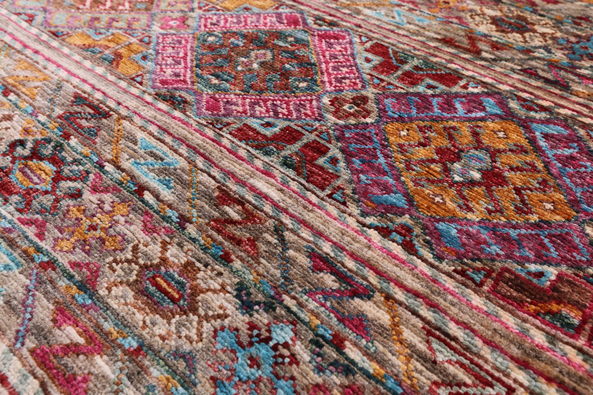 Khorjin Persian Gabbeh Hand Knotted Wool Rug - 5' 7" X 8' 0" - Golden Nile