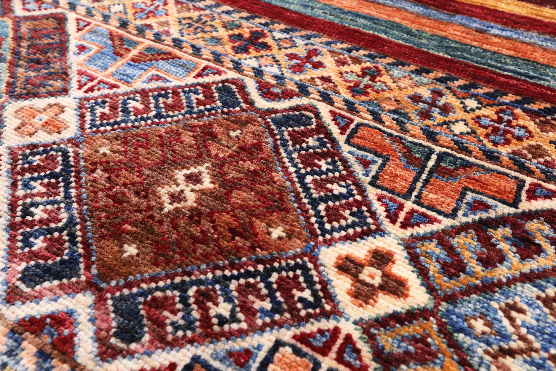 Khorjin Persian Gabbeh Handmade Wool Rug - 4' 10" X 6' 7" - Golden Nile