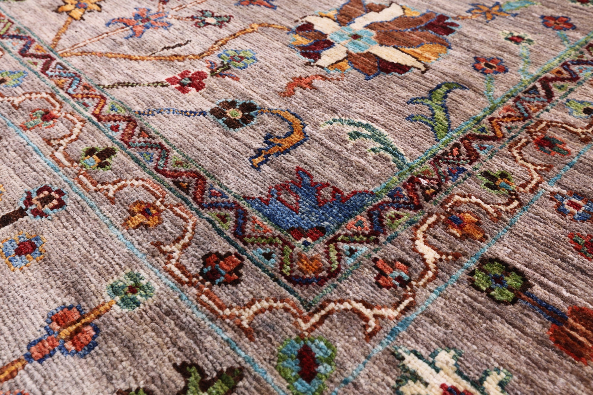 Peshawar Hand Knotted Wool Rug - 6' 6" X 9' 9" - Golden Nile