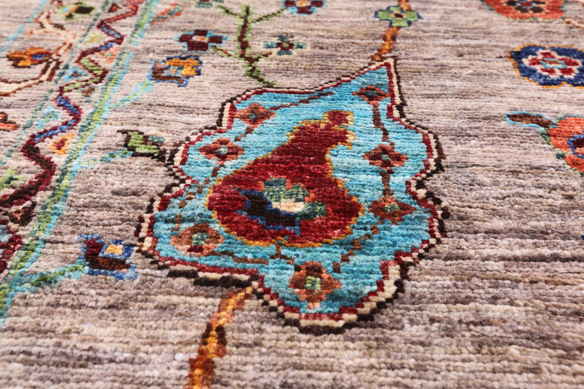 Peshawar Hand Knotted Wool Rug - 6' 6" X 9' 9" - Golden Nile