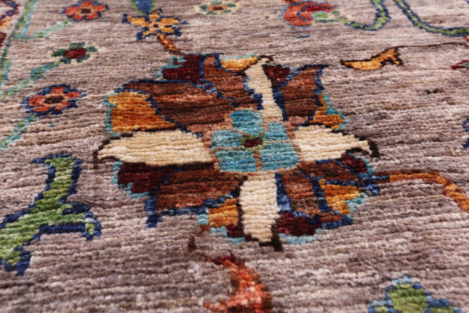 Peshawar Hand Knotted Wool Rug - 6' 6" X 9' 9" - Golden Nile