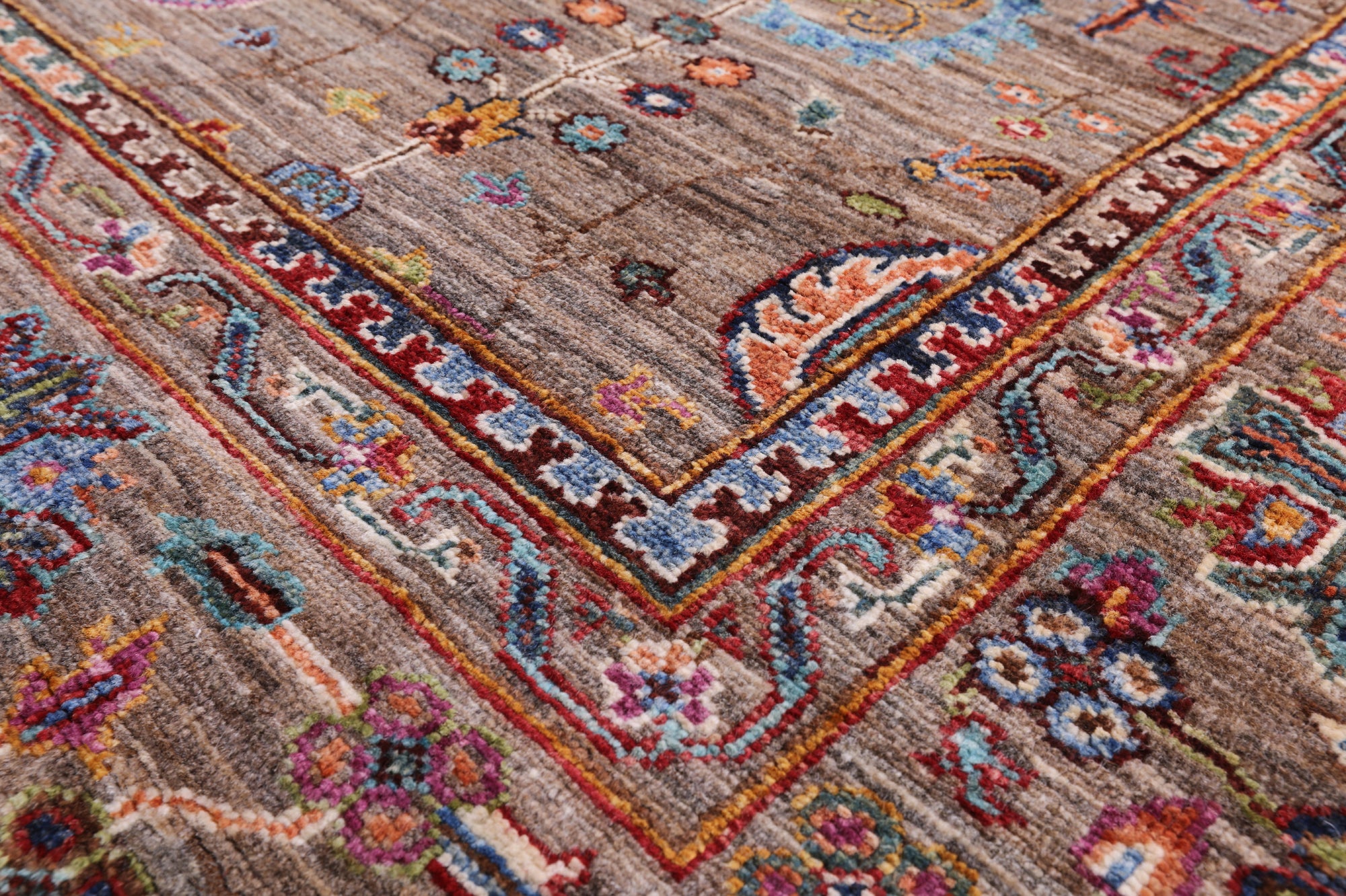 Peshawar Hand Knotted Wool Rug - 4' 10" X 6' 5" - Golden Nile