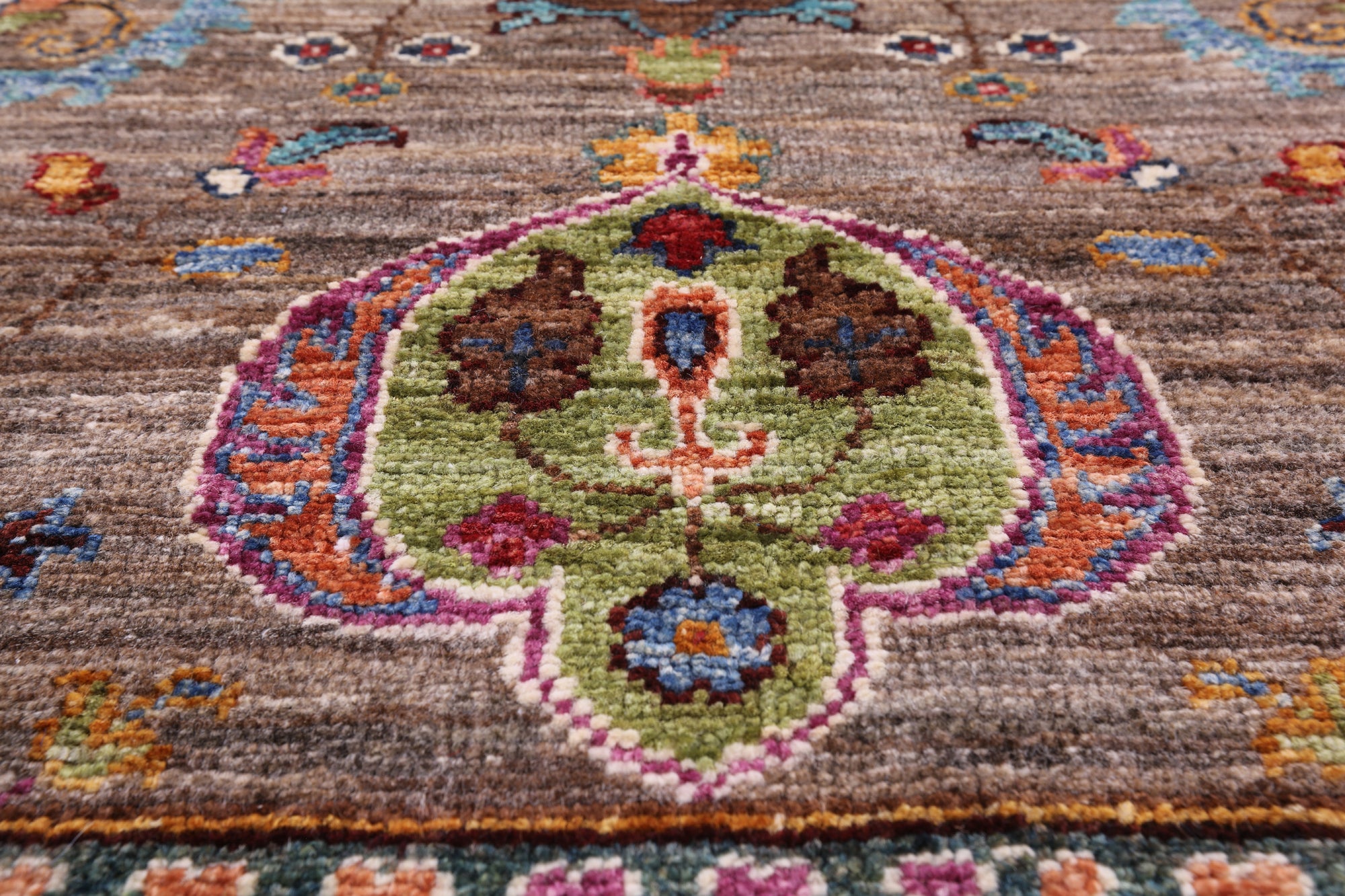 Peshawar Hand Knotted Wool Rug - 4' 10" X 6' 5" - Golden Nile