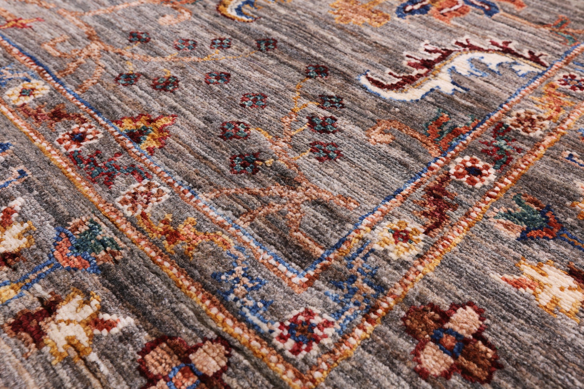 Peshawar Hand Knotted Wool Rug - 5' 0" X 6' 8" - Golden Nile