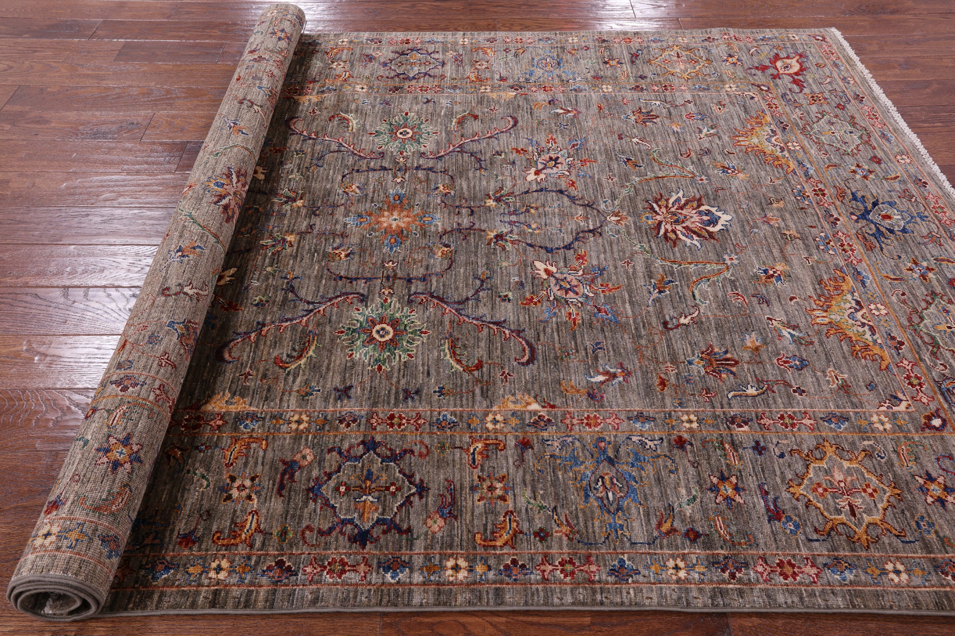 Peshawar Hand Knotted Wool Rug - 5' 7" X 8' 0" - Golden Nile