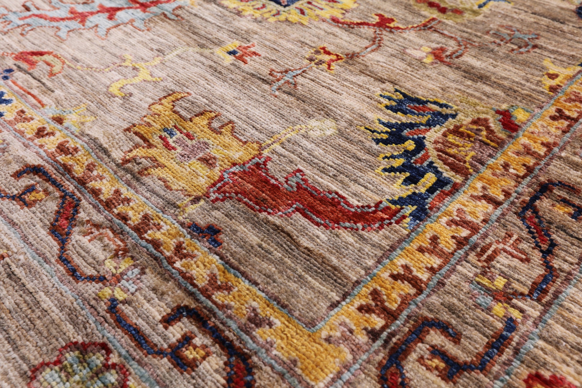 Peshawar Hand Knotted Wool Rug - 6' 7" X 9' 10" - Golden Nile