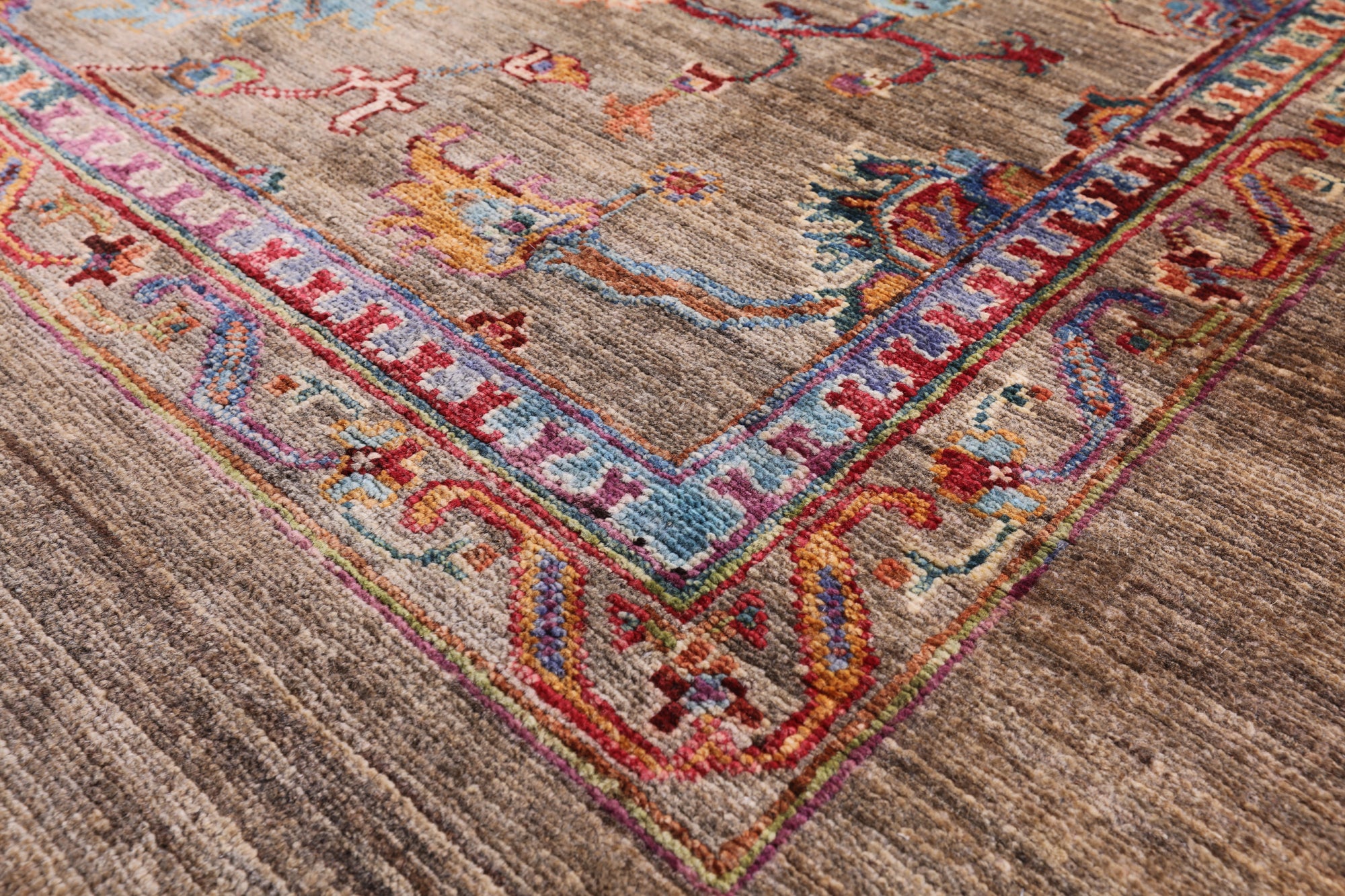 Peshawar Handmade Wool Rug - 5' 8" X 8' 5" - Golden Nile
