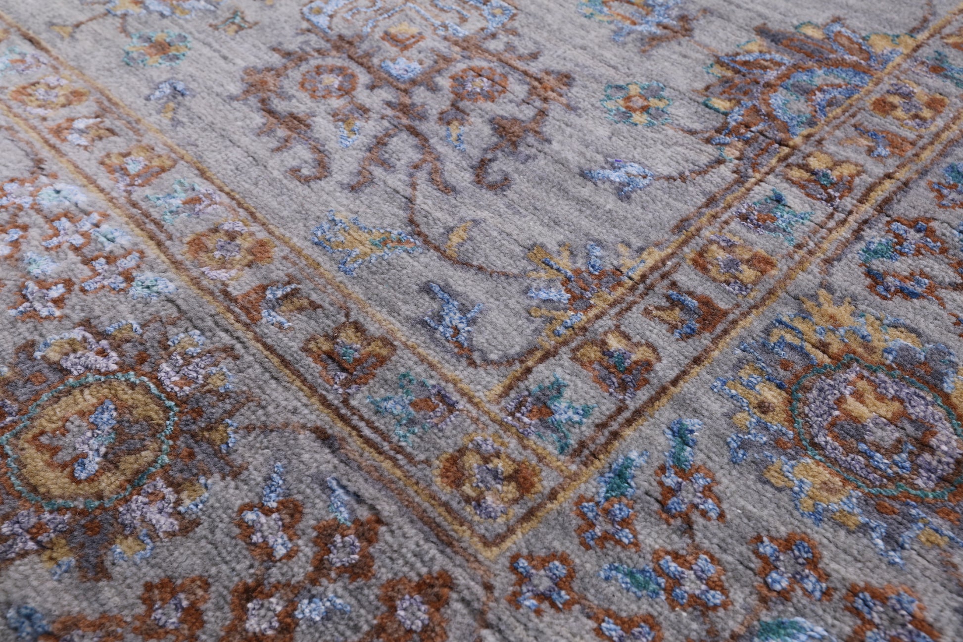 Grey Persian Handmade Wool & Silk Rug - 6' 0" X 8' 11" - Golden Nile