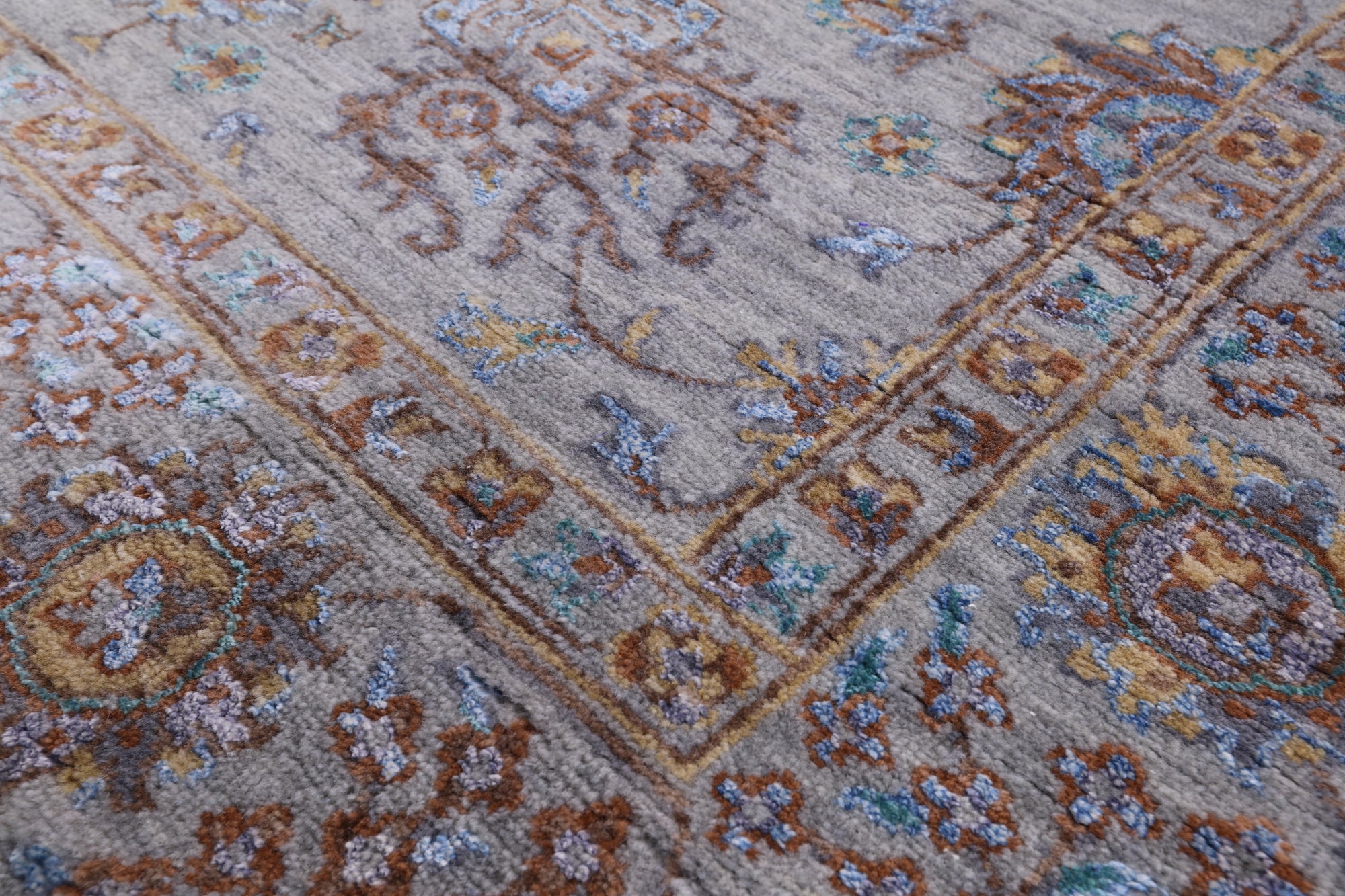 Grey Persian Handmade Wool & Silk Rug - 6' 0" X 8' 11" - Golden Nile